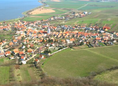 Pavlov - jarní vinice, vinařské obce