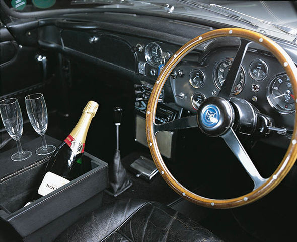 Bollinger a Aston Martin DB5