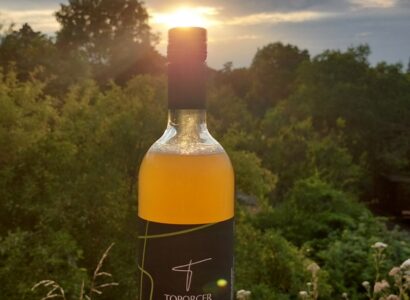 Víno z blízka - Večer s vinaři z okolí Brna (3. 7. 2025) - hroznový mošt z Vinařství Toporcer