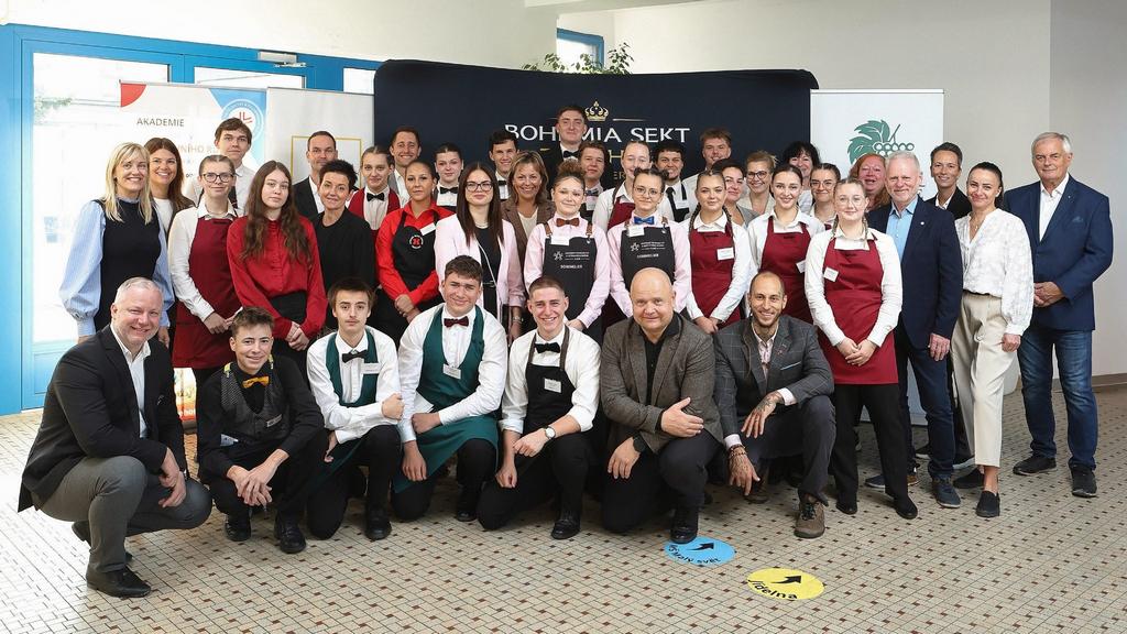 Soutěžící a porota BOHEMIA SEKT Trophée Talent (juniorské mistrovství someliérů České republiky)